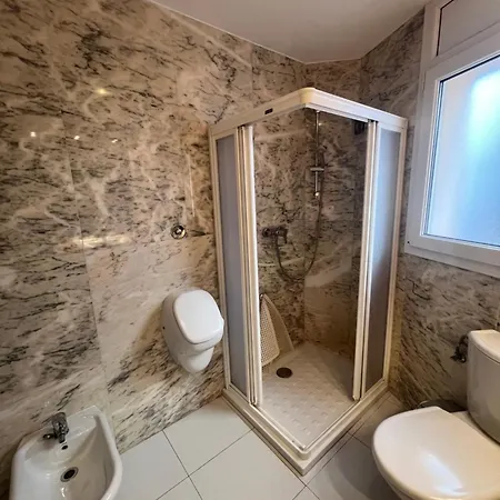 Hostal ROM Familiar Rosas Habitación foto